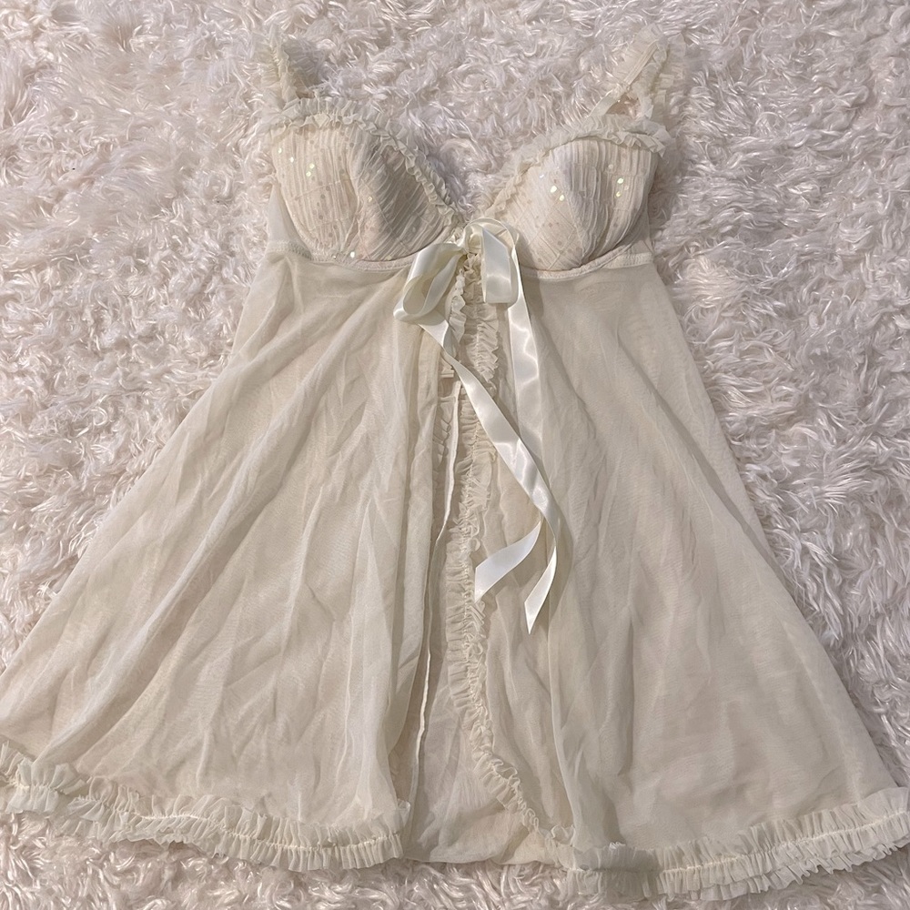 Victoria’s Secret baby doll nightie size medium shimmery with front closure